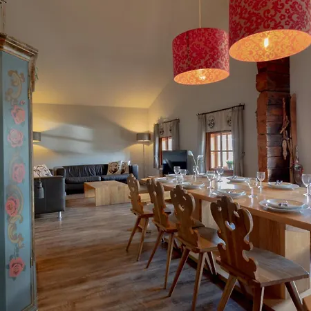 Schmiedhaus بيت للعطل